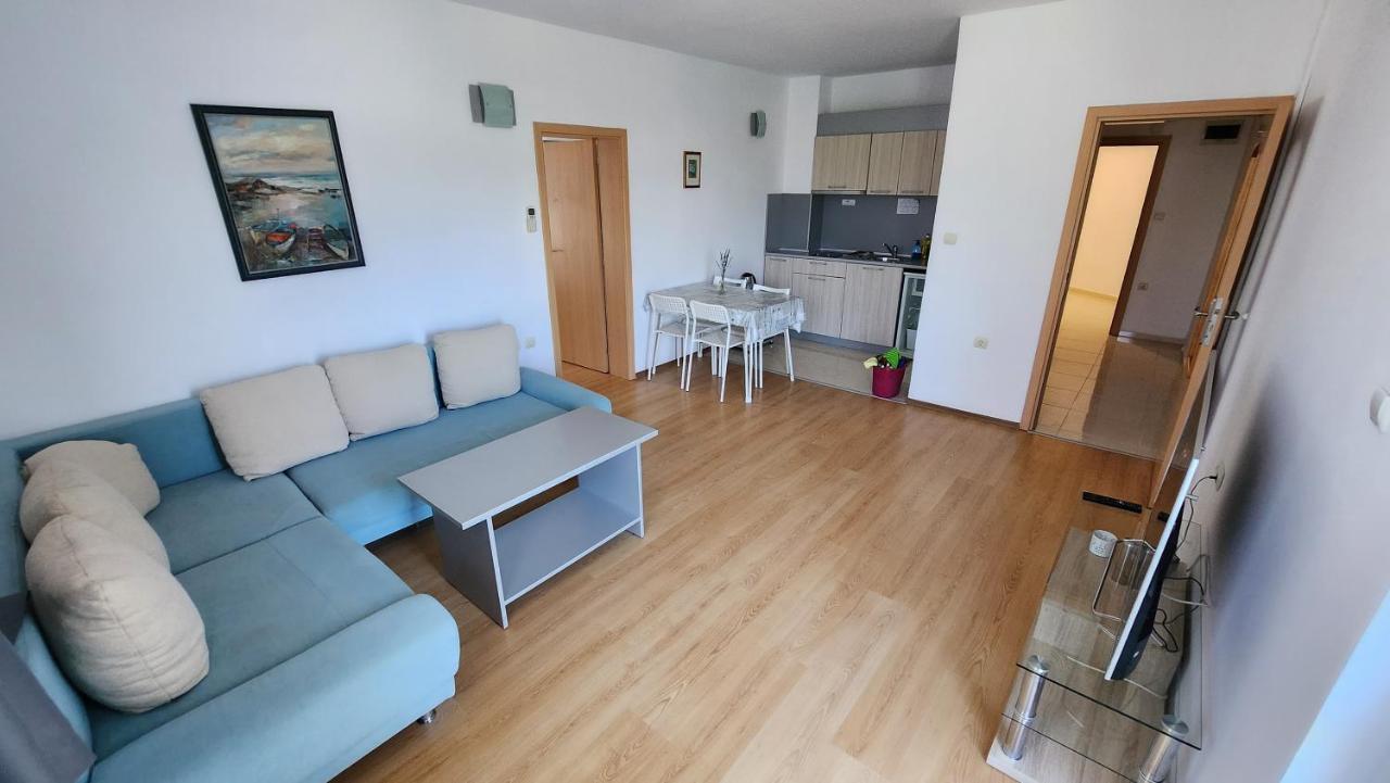 Nushev Hotel Sveti Vlas Buitenkant foto