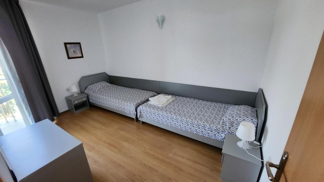 Nushev Hotel Sveti Vlas Buitenkant foto