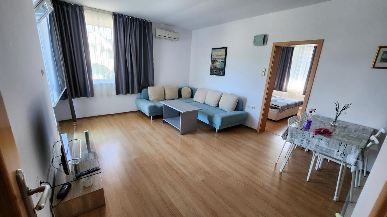 Nushev Hotel Sveti Vlas Buitenkant foto