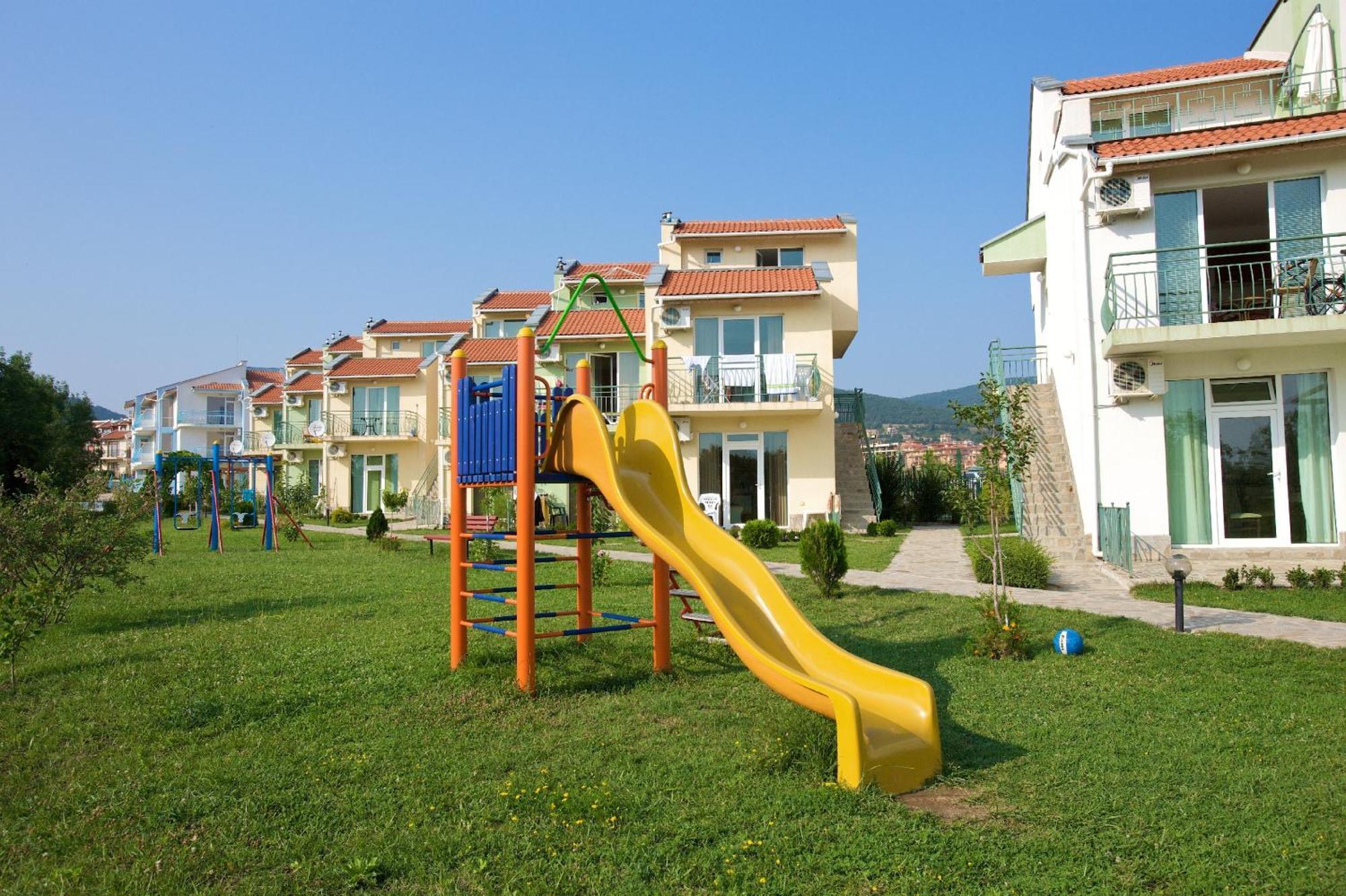 Nushev Hotel Sveti Vlas Buitenkant foto