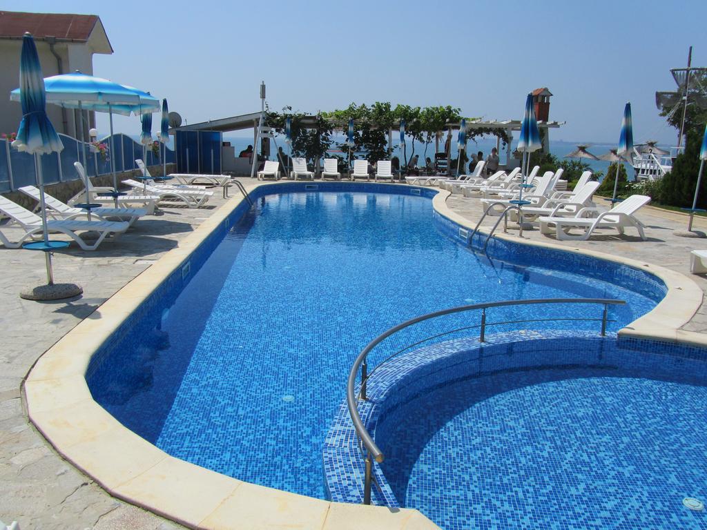 Nushev Hotel Sveti Vlas Buitenkant foto