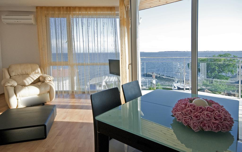 Nushev Hotel Sveti Vlas Buitenkant foto