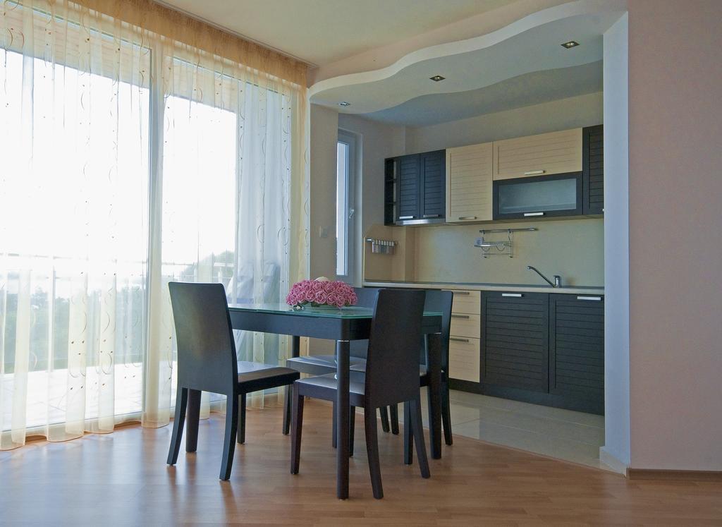 Nushev Hotel Sveti Vlas Buitenkant foto