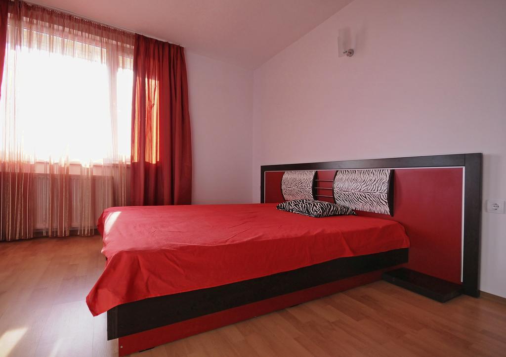 Nushev Hotel Sveti Vlas Buitenkant foto