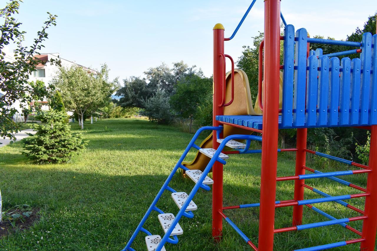 Nushev Hotel Sveti Vlas Buitenkant foto