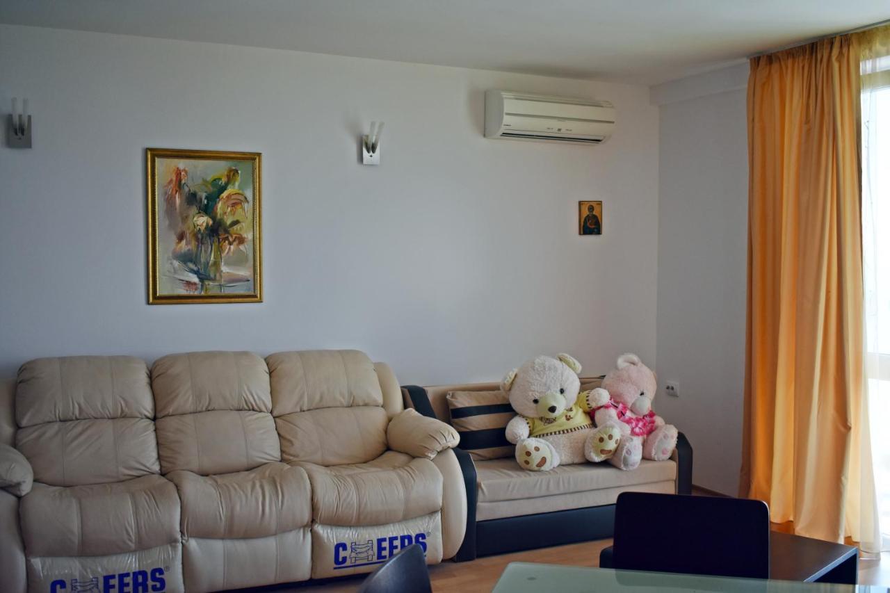 Nushev Hotel Sveti Vlas Buitenkant foto